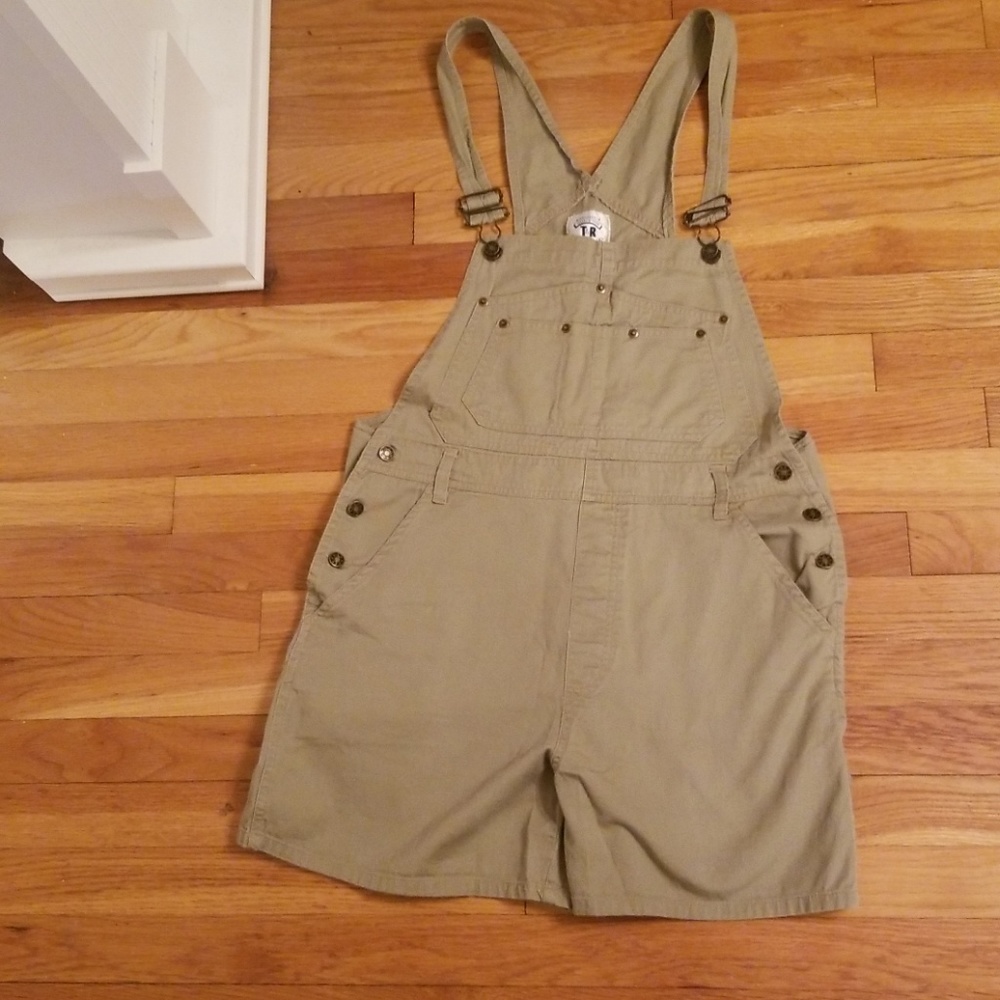 Overall shorts